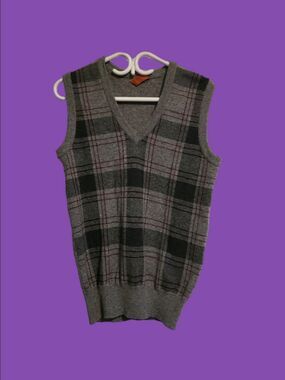 4/$25 Deal! Vintage Gray Plaid Sleeveless Sweater Vest
